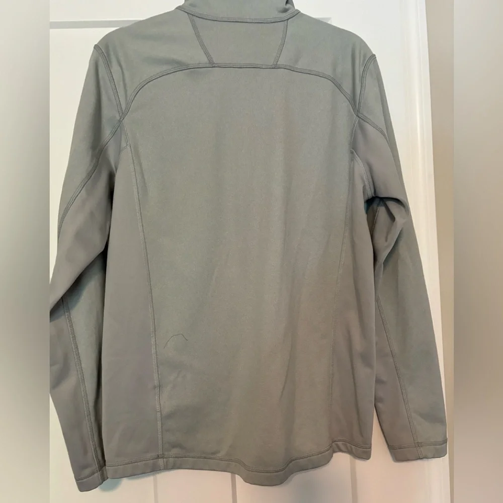 The North Face Men’s 1/4 zip light grey with Red Trim‎ size S